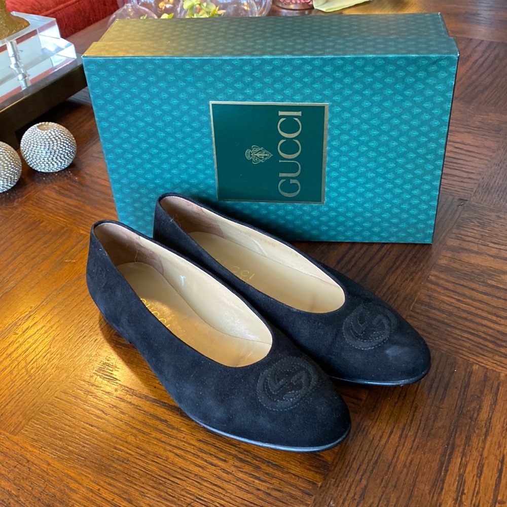 EUC GUCCI Sz 7.5B Black Suede Ballet Flats with Iconic GG Stitched on Toe